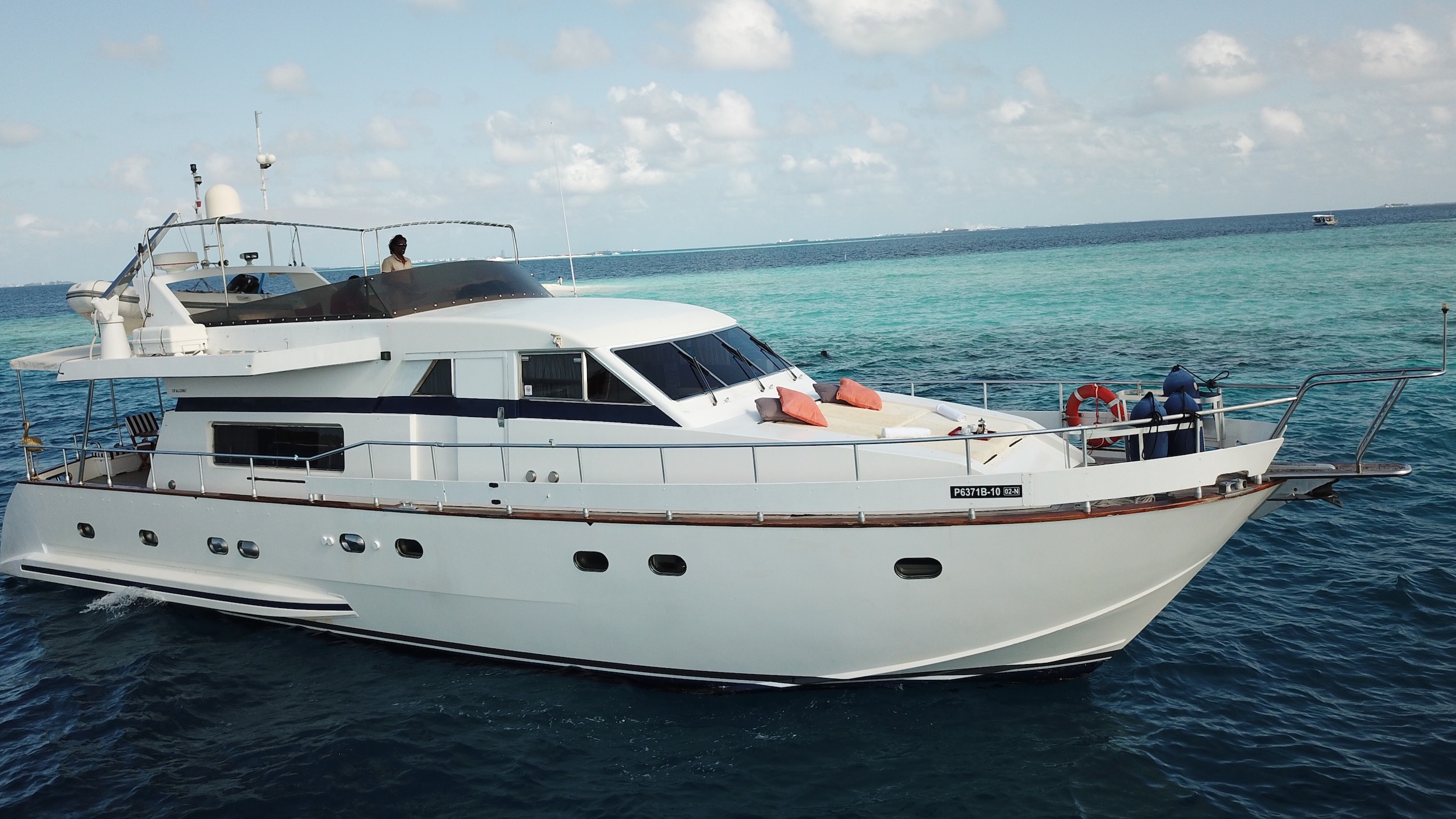 private yacht charter maldives